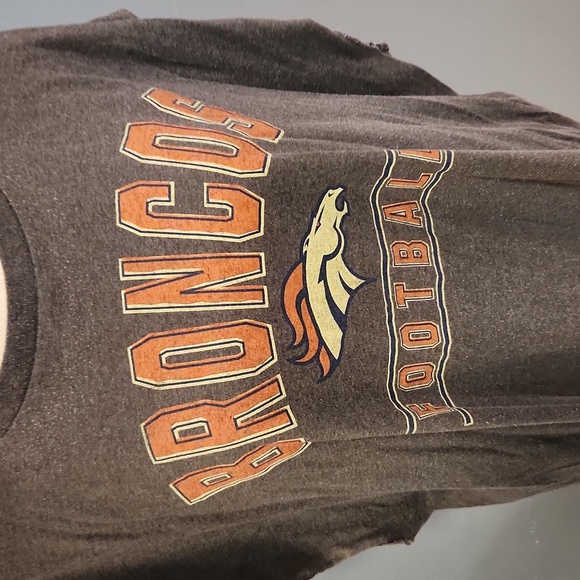 NFL Team Apparel Broncos Football Distressed Grunge Destroyed Sleeveless Shirt - Picture 2 of 9